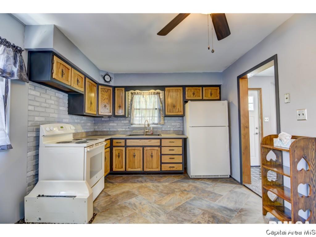2141 East Keys Avenue Springfield, IL 62702 - Photo 10 of 27