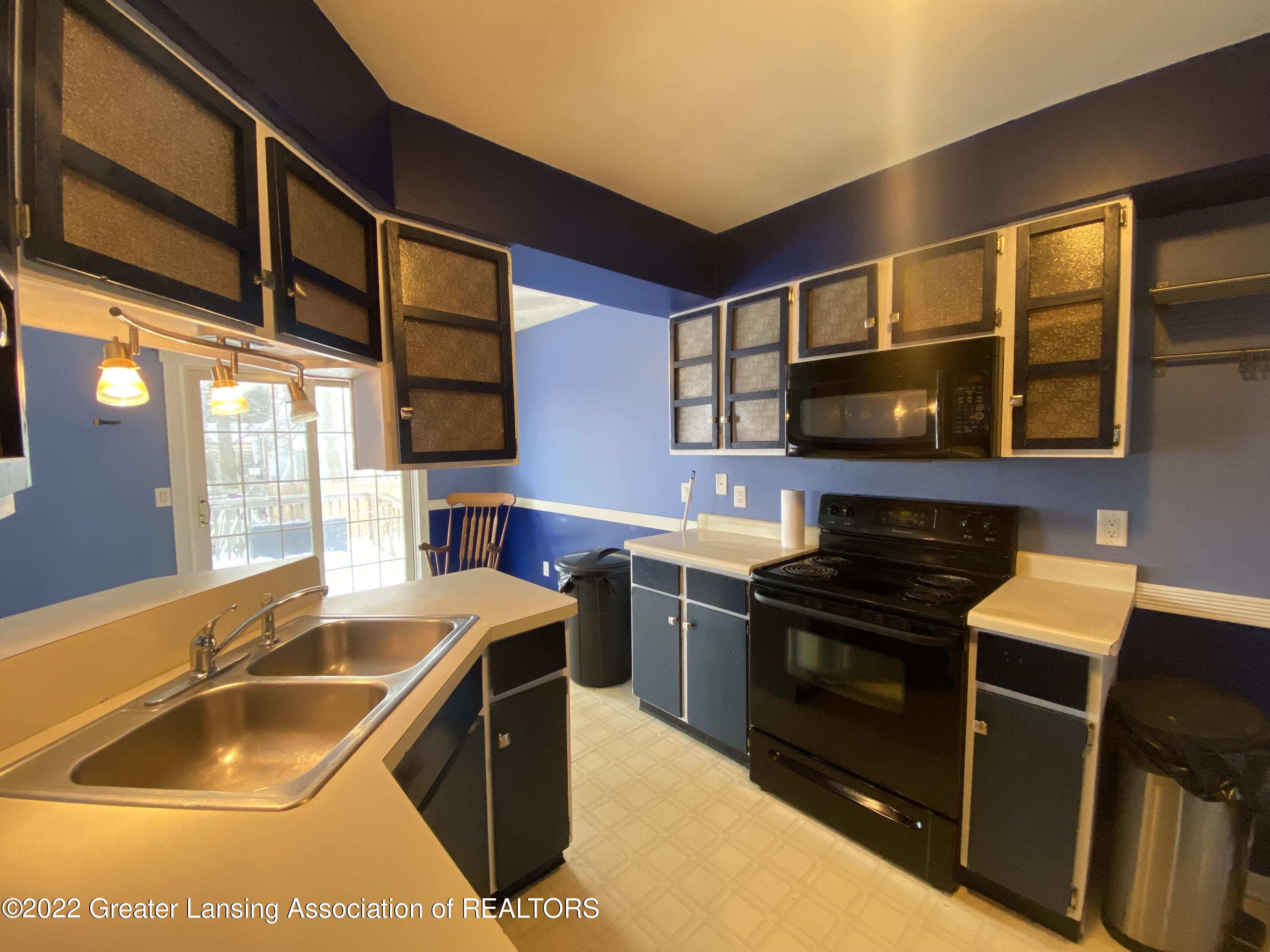 7015 North Aurelius Road Lansing, MI 48911 - Photo 4 of 30 Kitchen