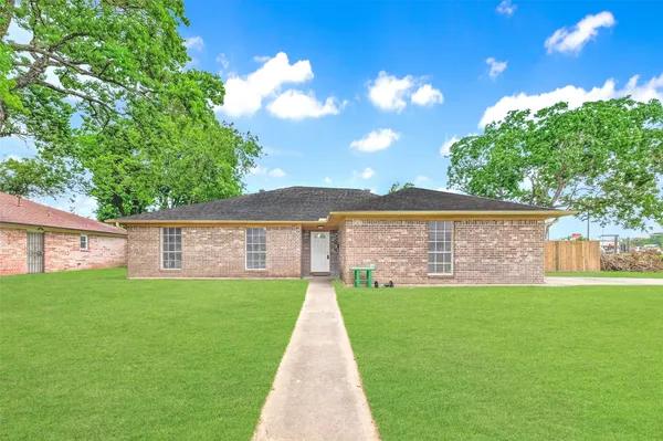 $210,000 | 1001 North Shepherd Drive, Baytown, TX 77520