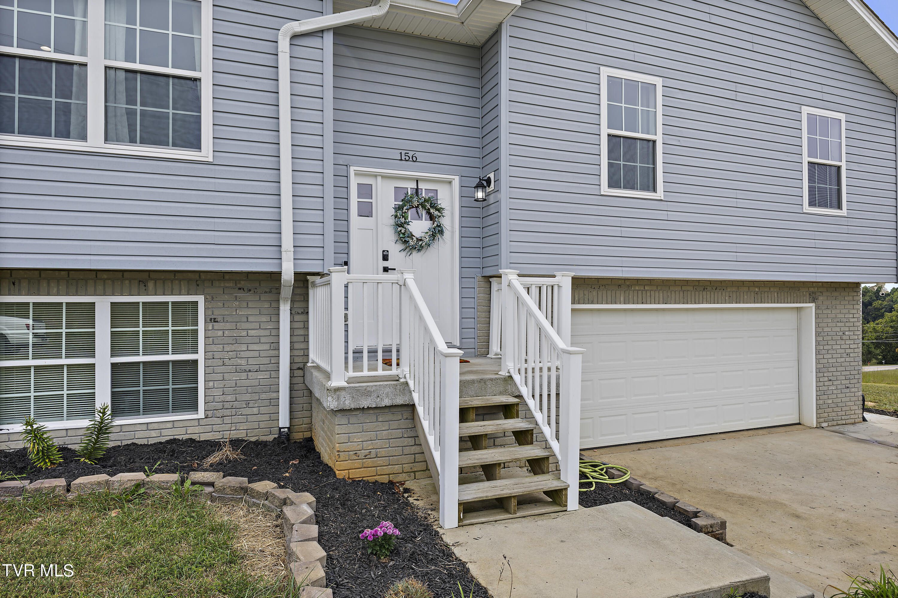 156 Milk Thistle Way Fall Branch, TN 37656 - Photo 3 of 30 128A5483
