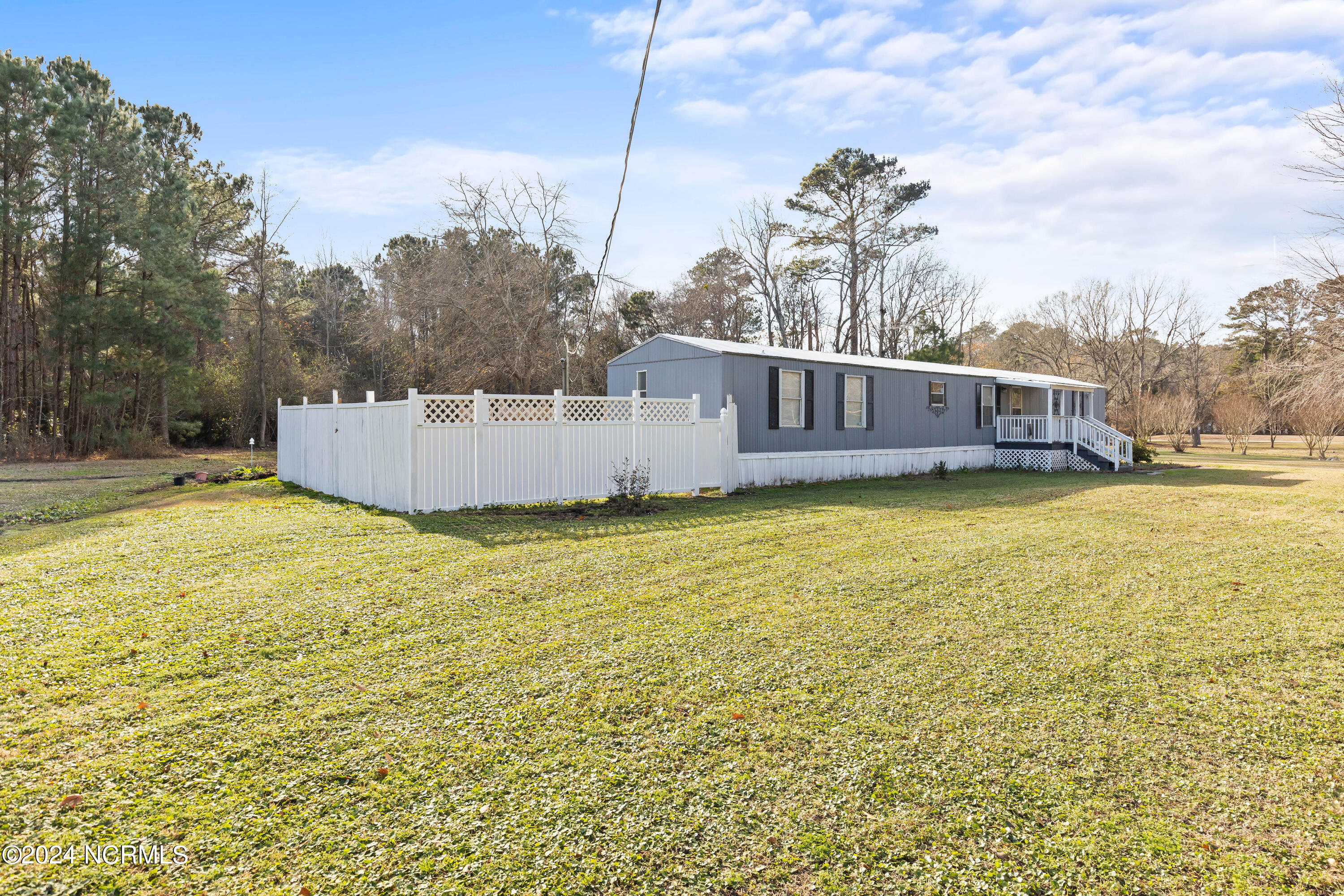 555 Richlands Loop Road Richlands, NC 28574 - Photo 3 of 33 3