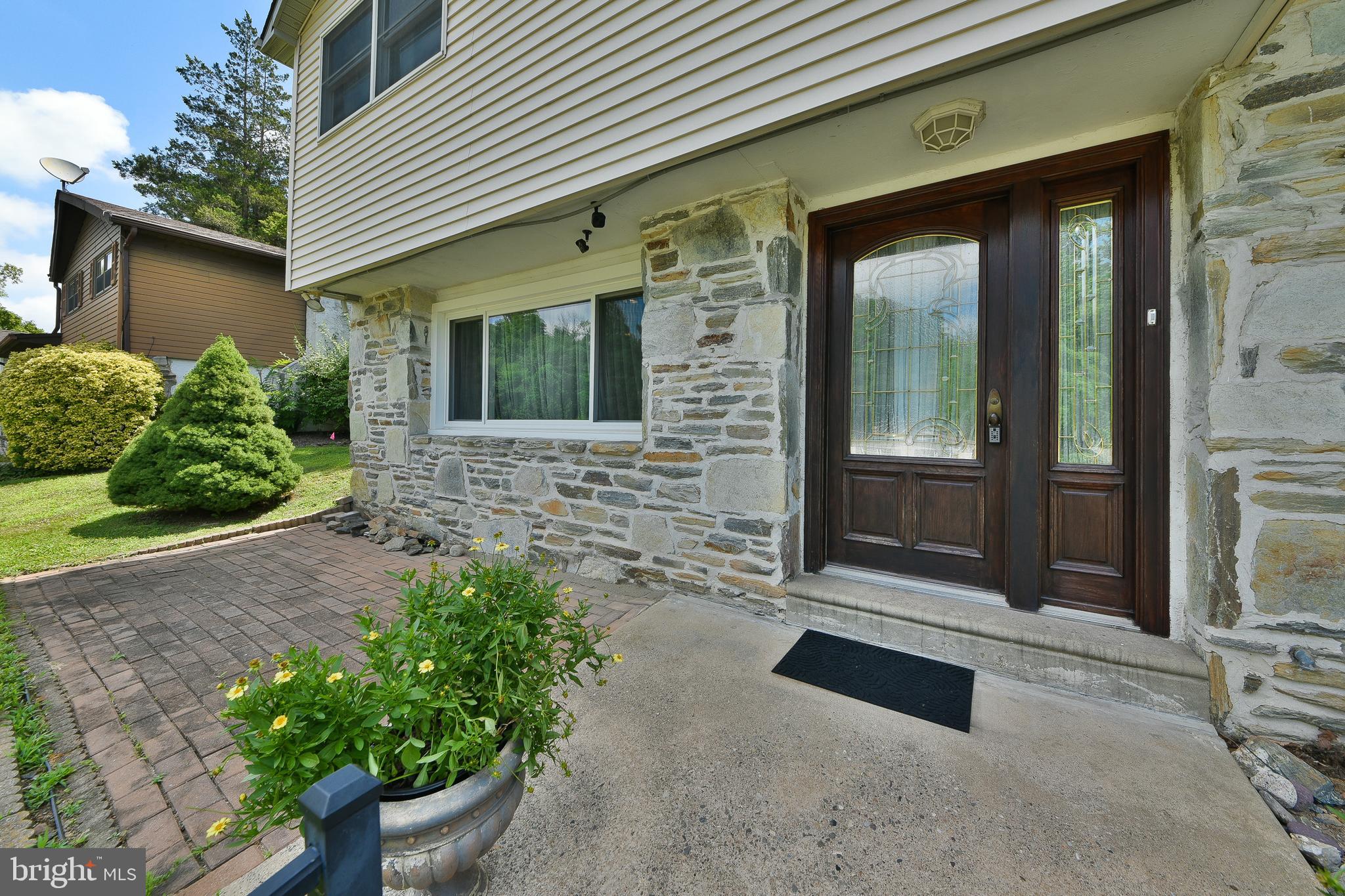 1035 Old Ford Road Huntingdon Valley, PA 19006 - Photo 4 of 39 a front view of a house with a yard