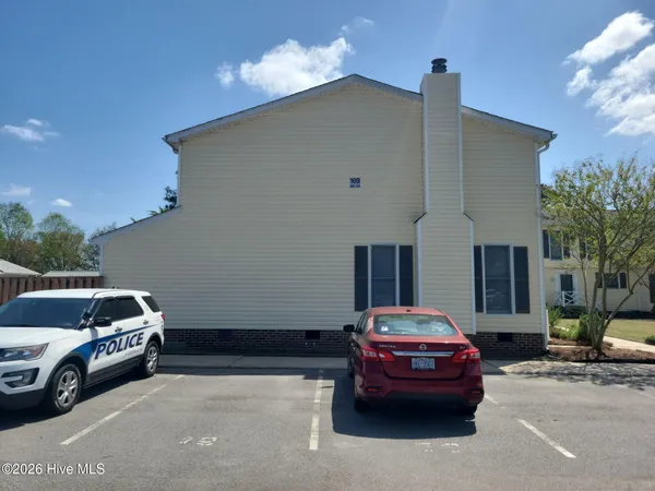 $1,250 | 109 Oakmont Drive, Unit 48, Greenville, NC 27858