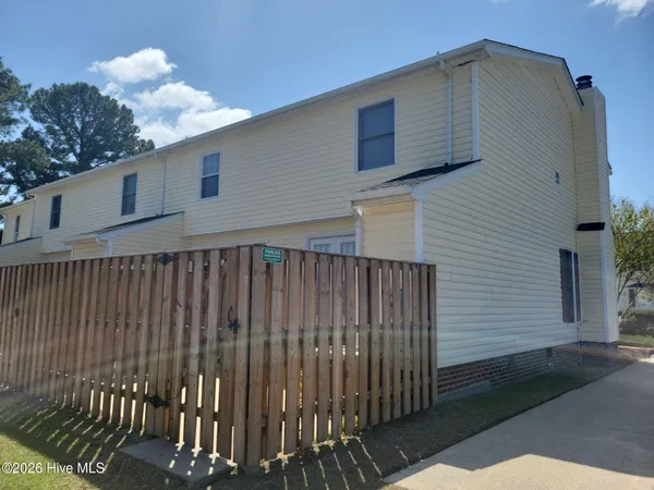 $1,250 | 109 Oakmont Drive, Unit 48, Greenville, NC 27858