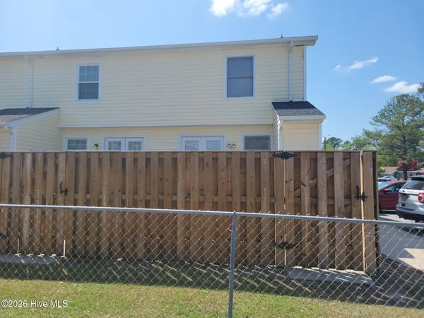 $1,250 | 109 Oakmont Drive, Unit 48, Greenville, NC 27858