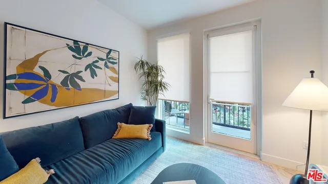 $3,001 | 250 East Broadway, Unit 701, Long Beach, CA 90802