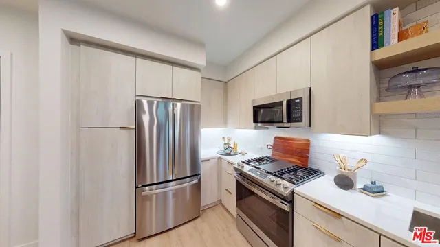 $3,001 | 250 East Broadway, Unit 701, Long Beach, CA 90802