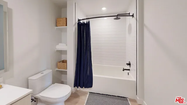 $3,001 | 250 East Broadway, Unit 701, Long Beach, CA 90802