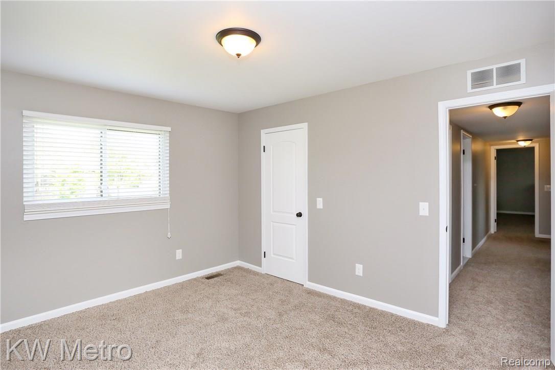254 Slade Court Rochester, MI 48307 - Photo 36 of 48 Slade-35.jpg