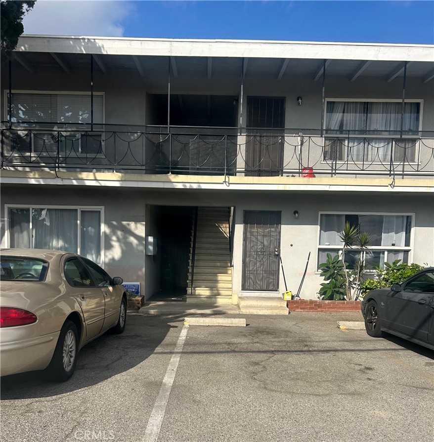 12 West Pleasant Street Long Beach, CA 90805 - Photo 3 of 5 all have 1 parking spot