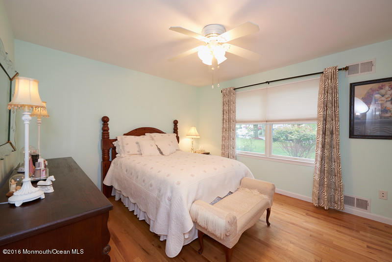 530 Roxbury Road Middletown, NJ 07718 - Photo 26 of 30 Beautiful bedroom