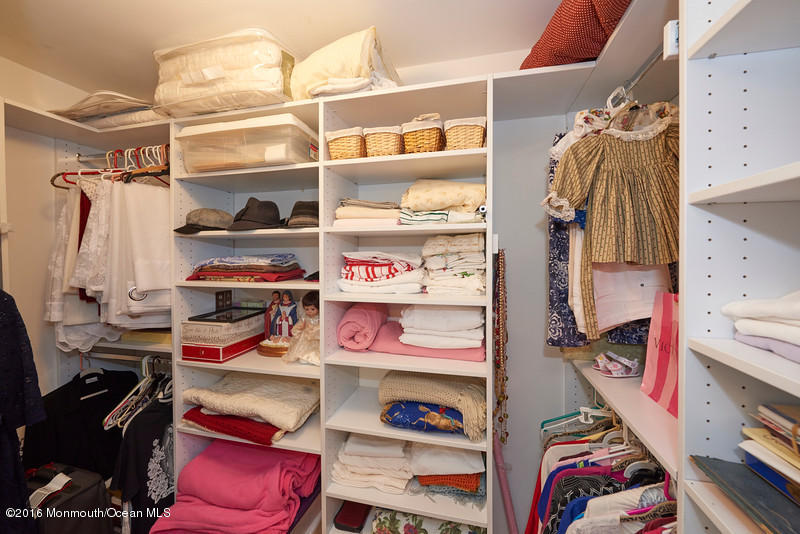 530 Roxbury Road Middletown, NJ 07718 - Photo 27 of 30 Walk in closet