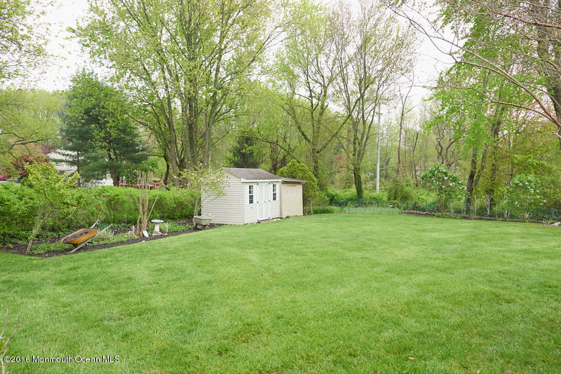 530 Roxbury Road Middletown, NJ 07718 - Photo 6 of 30 Privacy abounds