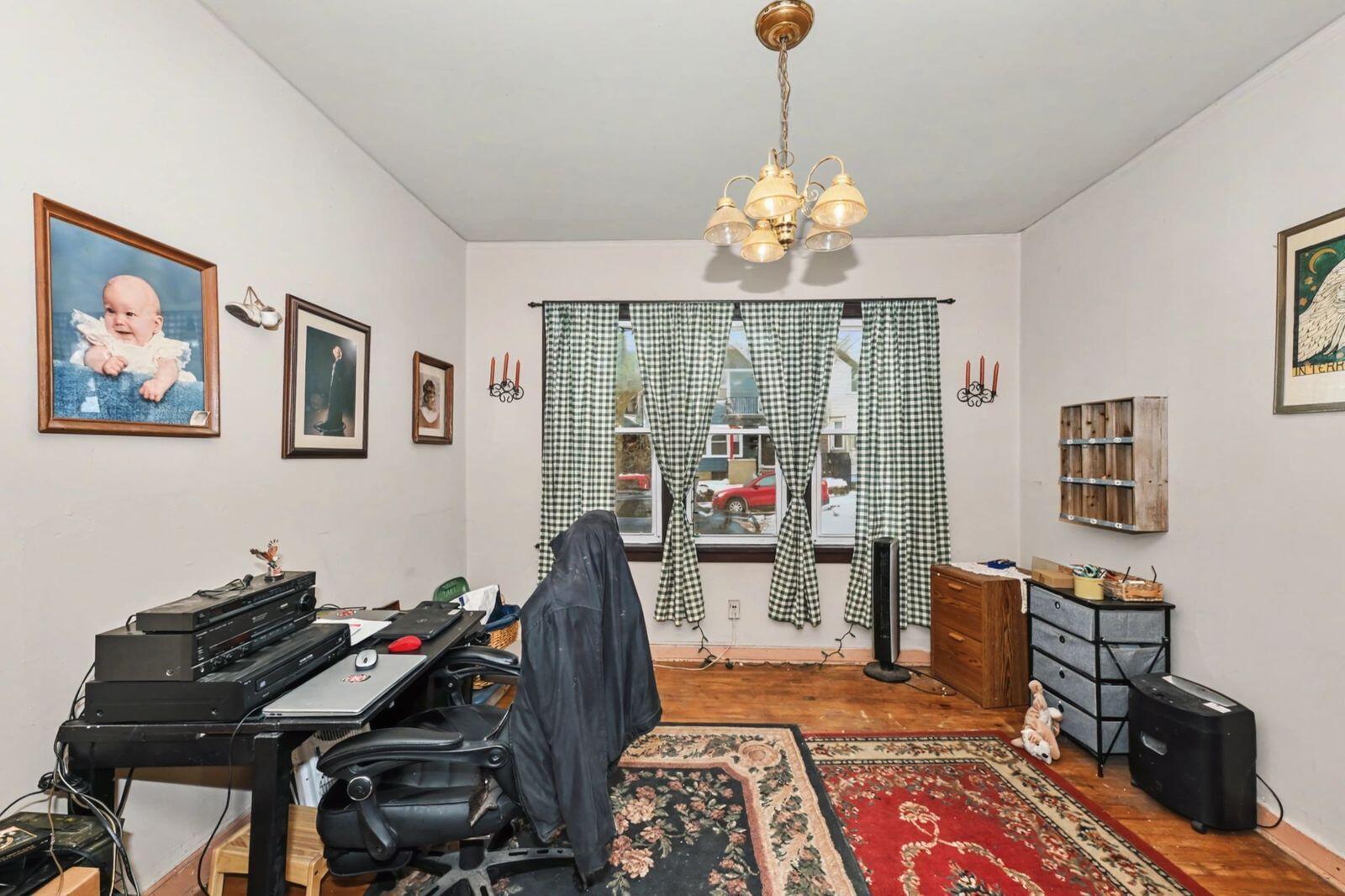 2447 South Burrell Street Milwaukee, WI 53207 - Photo 7 of 29 Living Room