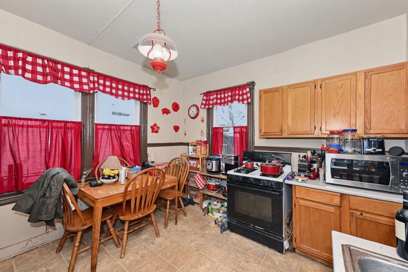 2447 South Burrell Street Milwaukee, WI 53207 - Photo 8 of 29 Kitchen