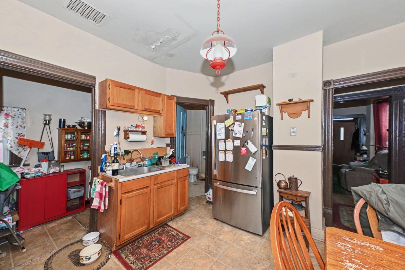 2447 South Burrell Street Milwaukee, WI 53207 - Photo 9 of 29 Kitchen