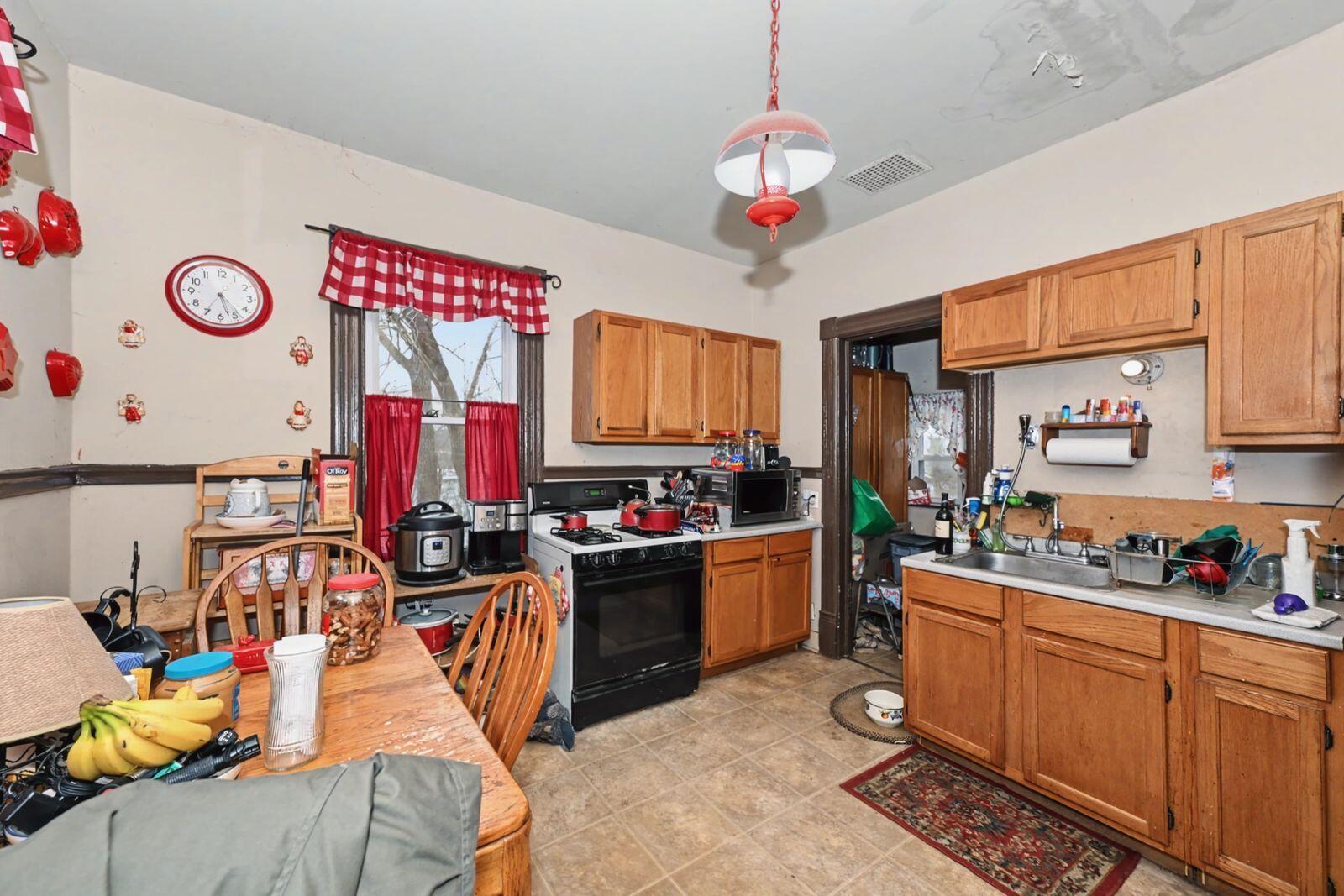 2447 South Burrell Street Milwaukee, WI 53207 - Photo 10 of 29 Kitchen