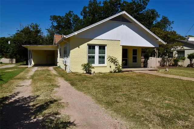 $159,900 | 1204 Peach Street, Brady, TX 76825