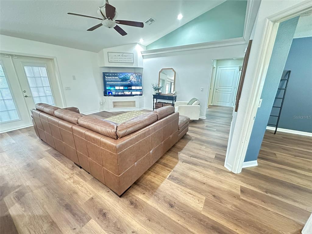 203 Kent Road Lakeland, FL 33809 - Photo 12 of 37 Gallery Image 12