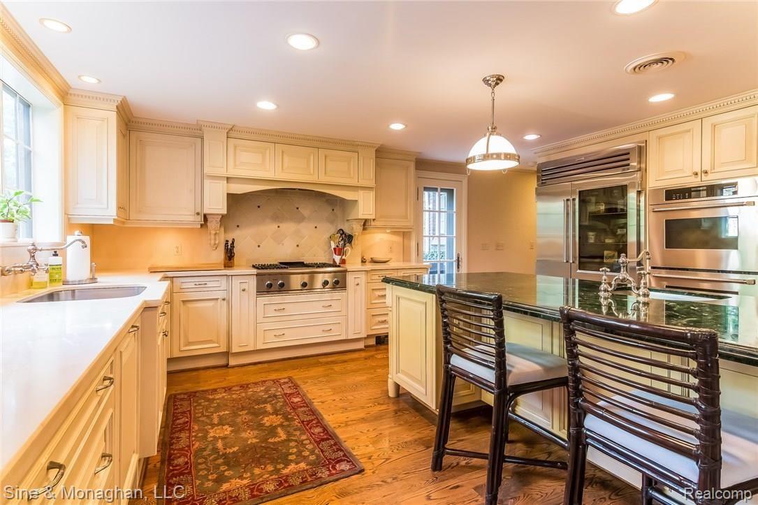 72 Touraine Road Grosse Pointe, MI 48236 - Photo 16 of 69 017-Kitchen-3435675-medium.jpg