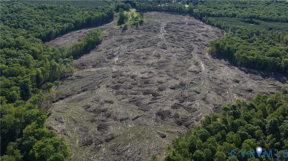 11700 Cosby Mill Road New Kent, VA 23124 - Photo 3 of 17 a view of a dry yard with lots of green space