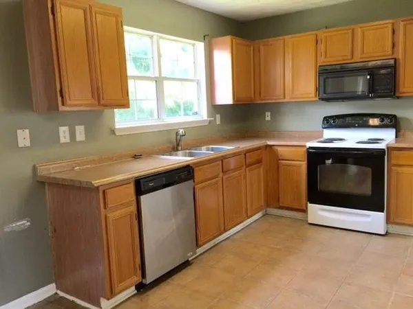 $2,300 | 4280 Hathaway Court Northwest, Kennesaw, GA 30144
