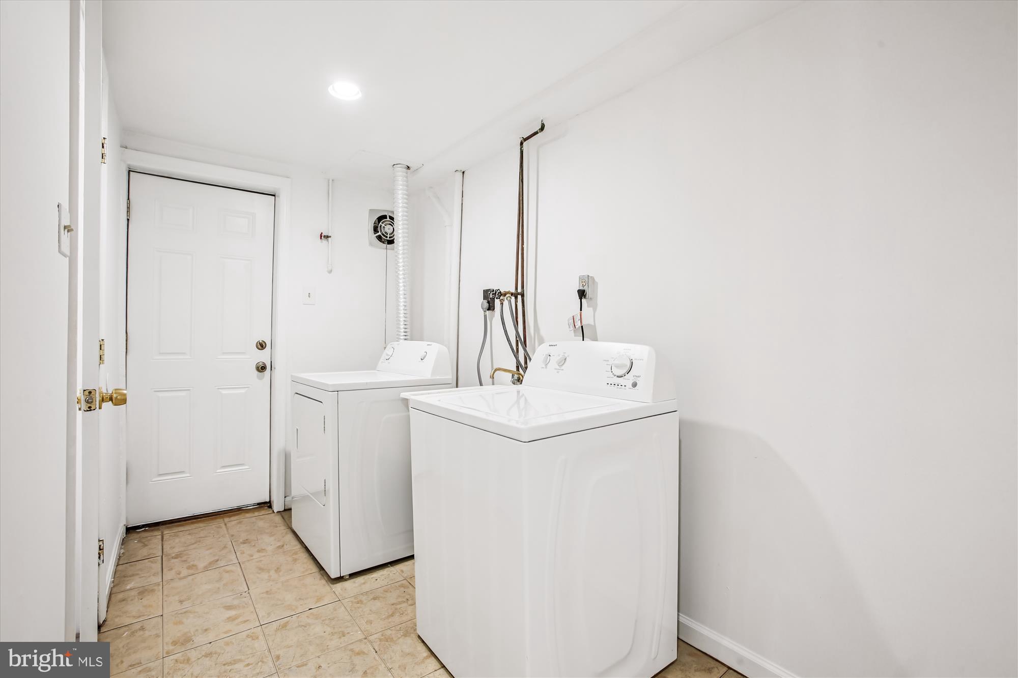 1760 E Street Northeast Washington, DC 20002 - Photo 32 of 46 a utility room with dryer and washer