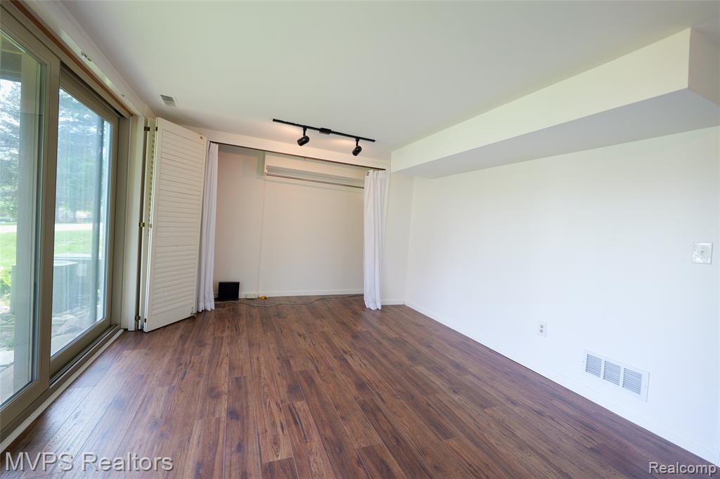 804 Oak Brook Ridge Drive, Unit 149 Rochester, MI 48307 - Photo 13 of 31