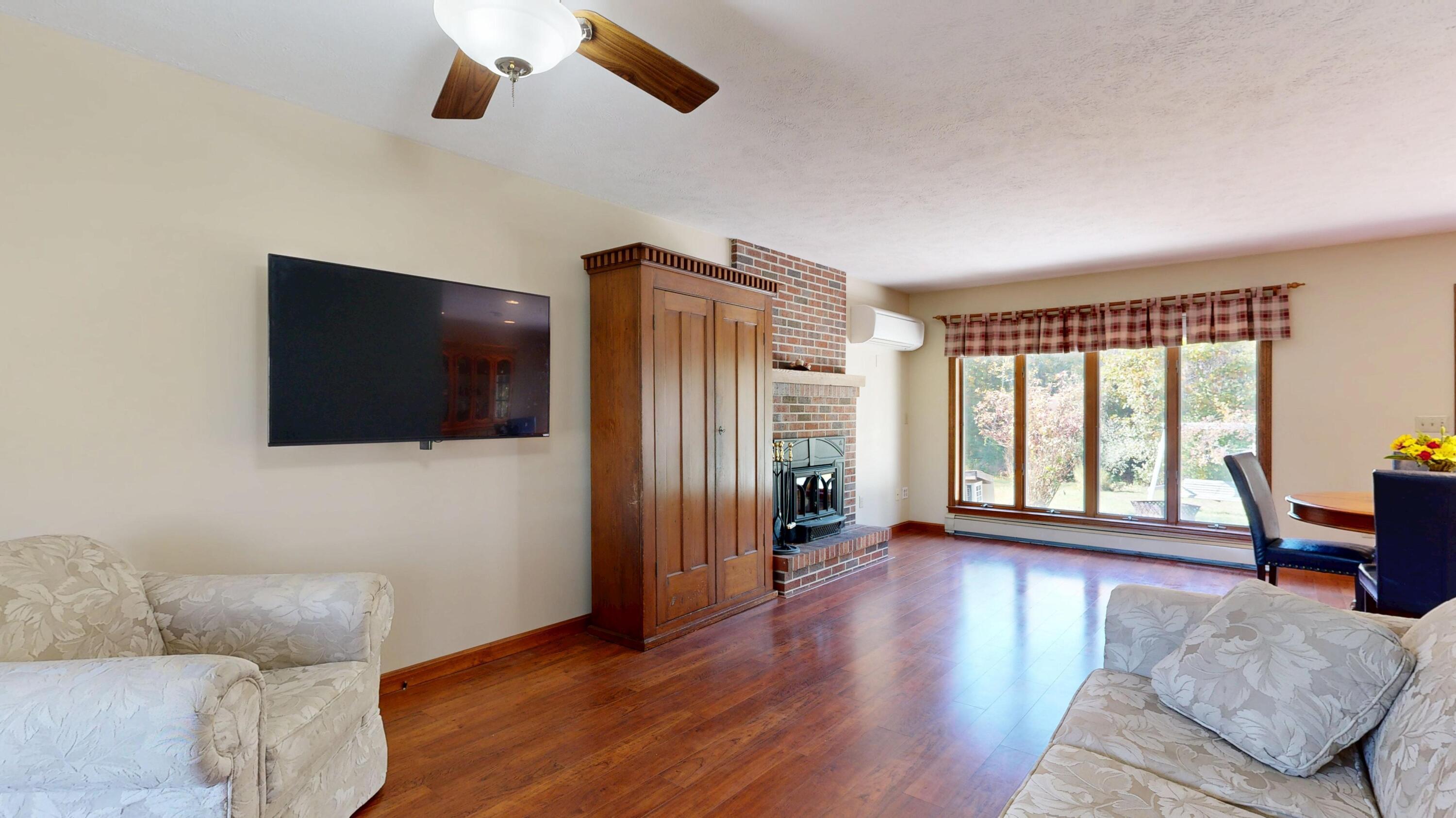 12 Hartford Street Lewiston, ME 04240 - Photo 7 of 71 Living Room