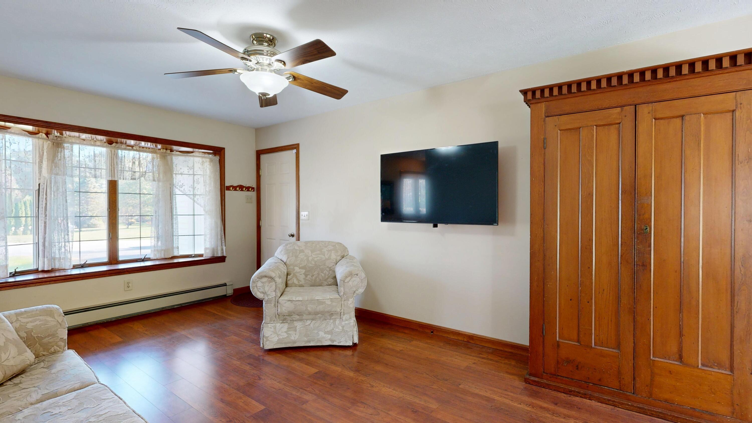 12 Hartford Street Lewiston, ME 04240 - Photo 9 of 71 Living Room