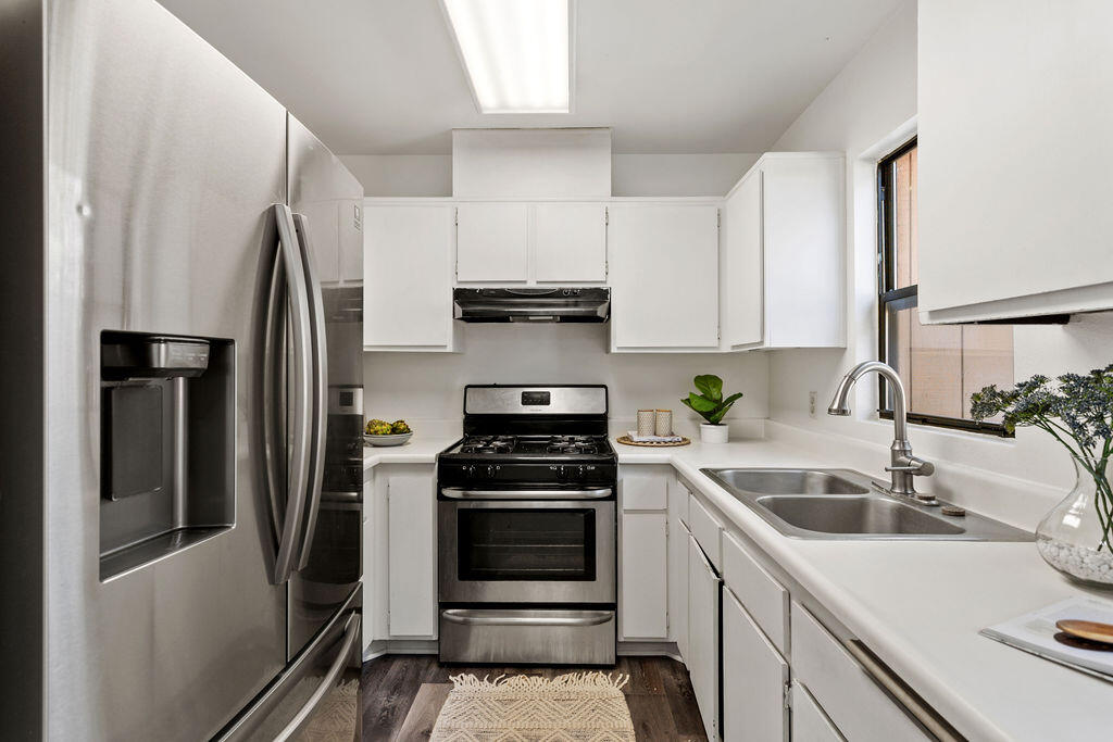 5290 Overpass Road, Unit 24 Santa Barbara, CA 93111 - Photo 3 of 51 Kitchen - 5290 Overpass Rd 24 SB 93111