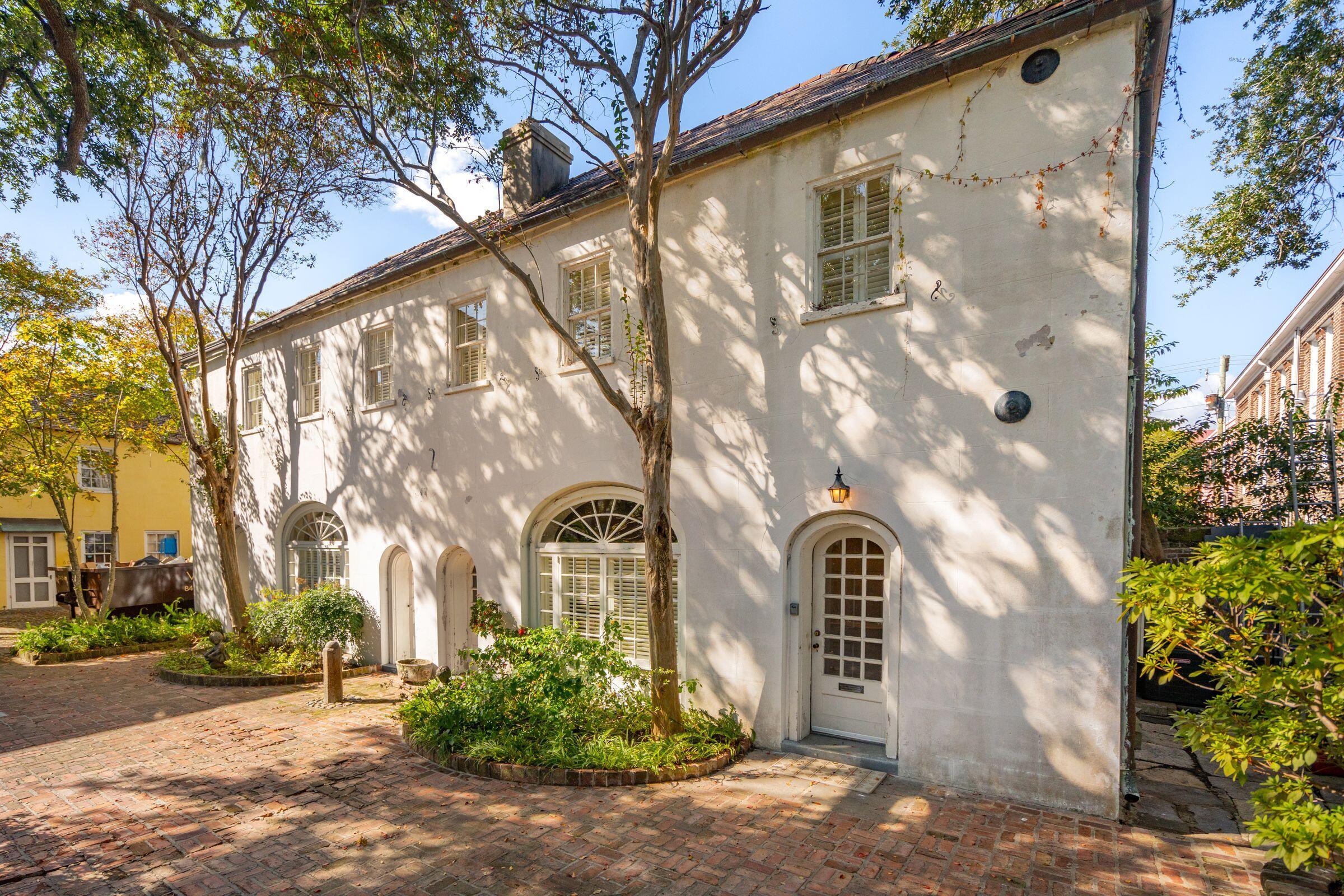 60 Hasell Street, Unit CARRIAGE RIGHT Charleston, SC 29401 - Photo 1 of 33 60HasellSt-KeenEyeMarketing-002