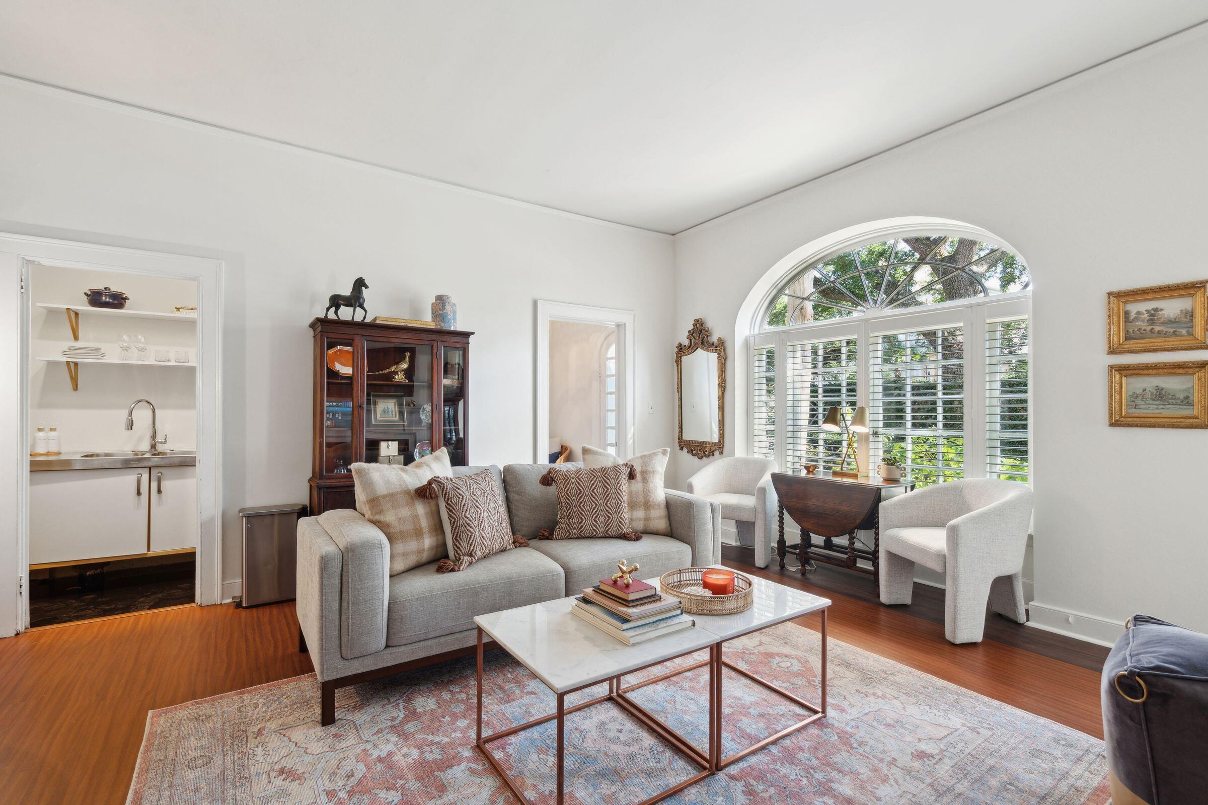 60 Hasell Street, Unit CARRIAGE RIGHT Charleston, SC 29401 - Photo 11 of 33 60HasellStUnitB-KeenEyeMarketing-048