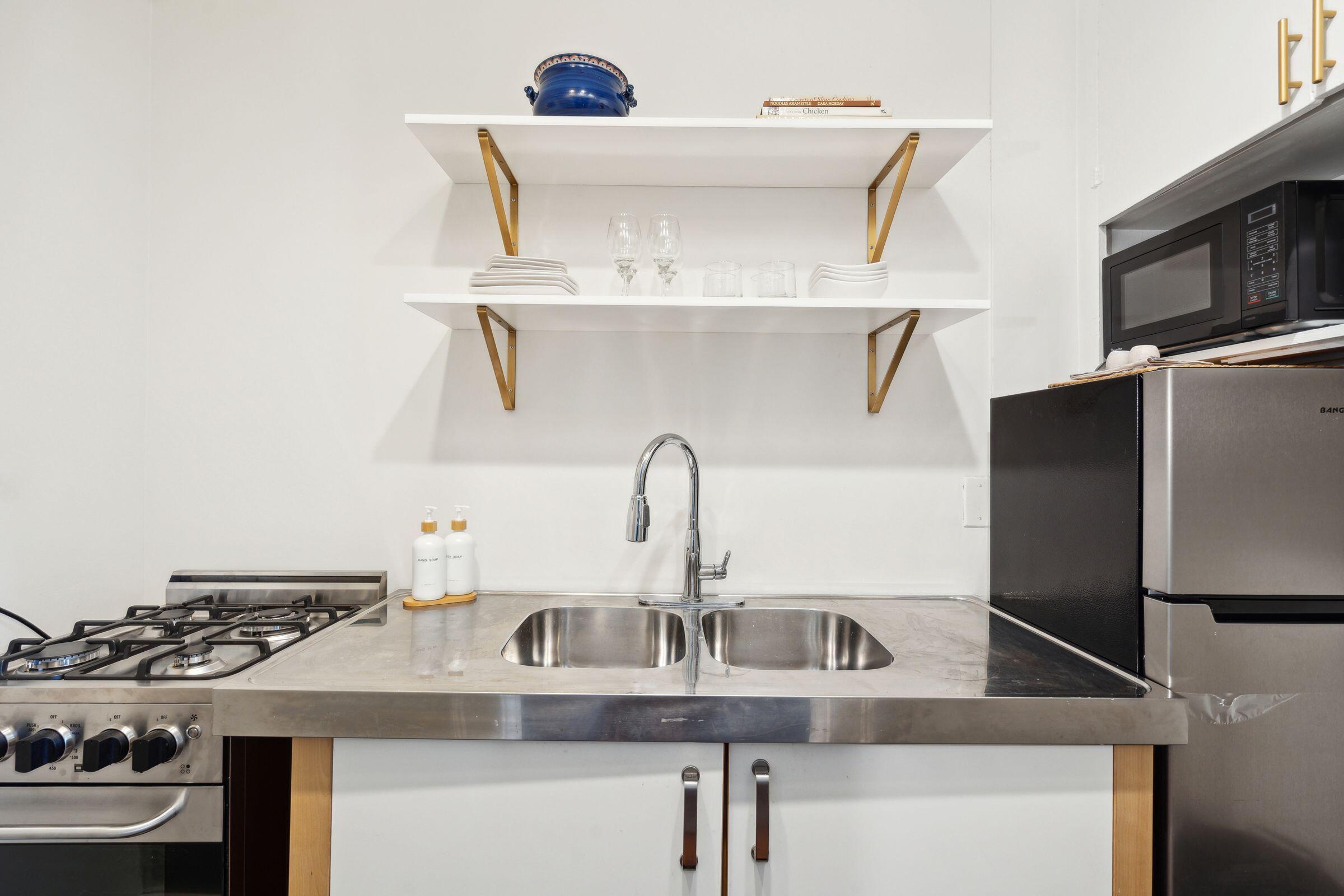 60 Hasell Street, Unit CARRIAGE RIGHT Charleston, SC 29401 - Photo 15 of 33 60HasellStUnitB-KeenEyeMarketing-052 - C