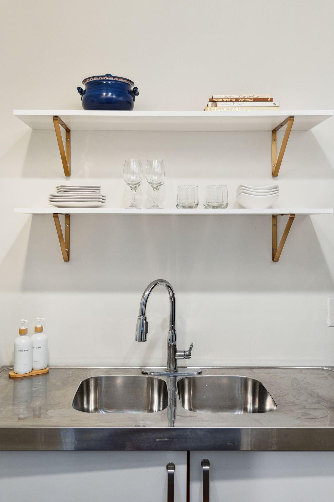 60 Hasell Street, Unit CARRIAGE RIGHT Charleston, SC 29401 - Photo 16 of 33 60HasellStUnitB-KeenEyeMarketing-053 - C