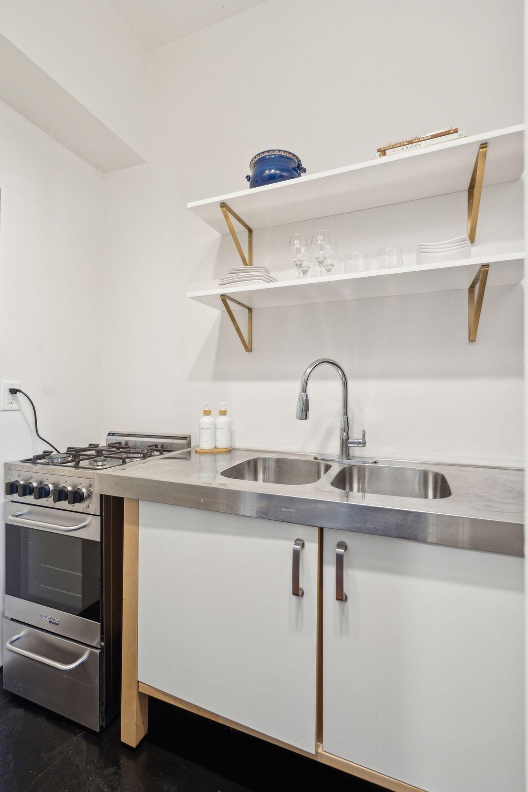 60 Hasell Street, Unit CARRIAGE RIGHT Charleston, SC 29401 - Photo 17 of 33 60HasellStUnitB-KeenEyeMarketing-054 - C