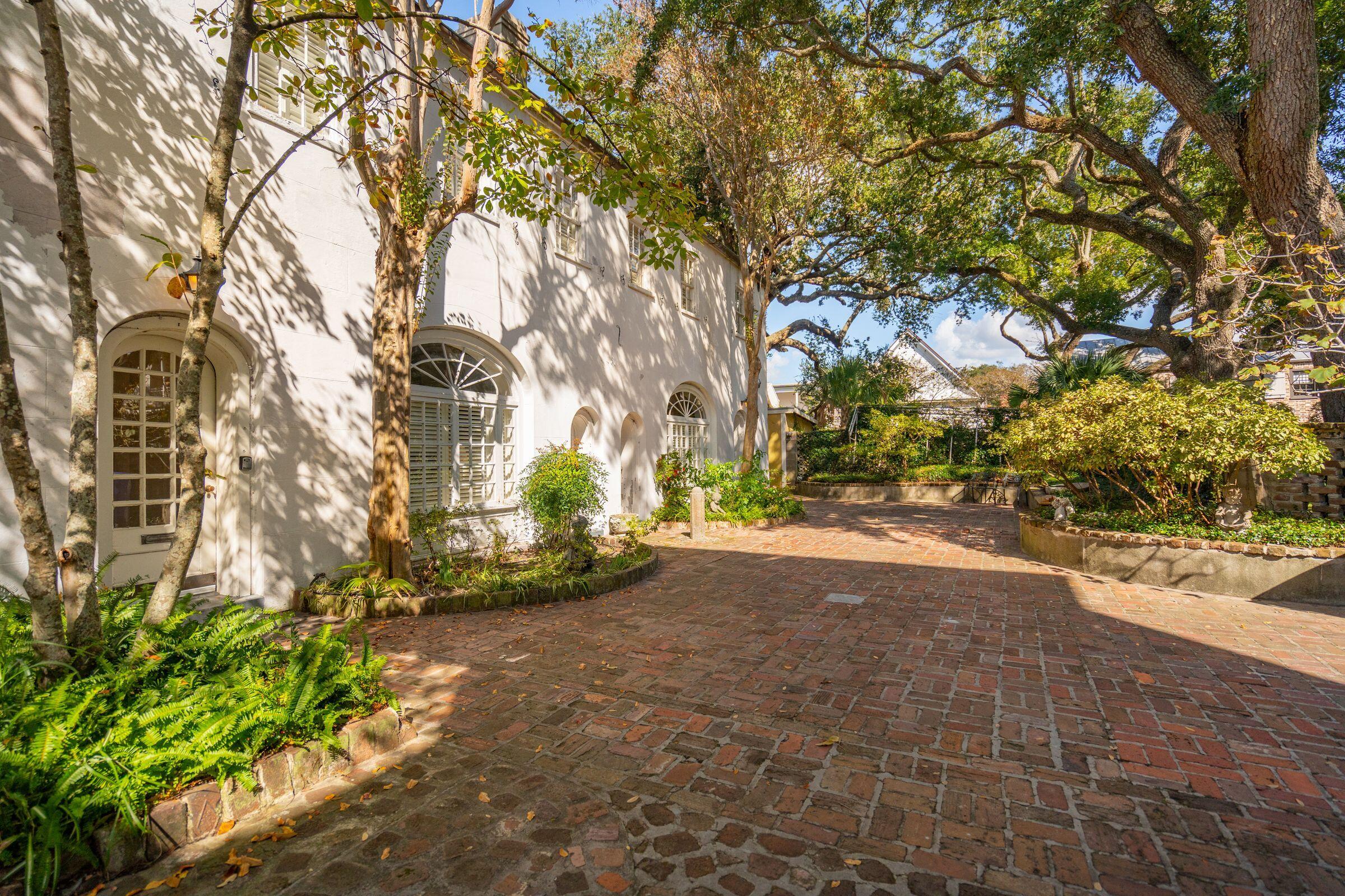 60 Hasell Street, Unit CARRIAGE RIGHT Charleston, SC 29401 - Photo 2 of 33 60HasellSt-KeenEyeMarketing-003