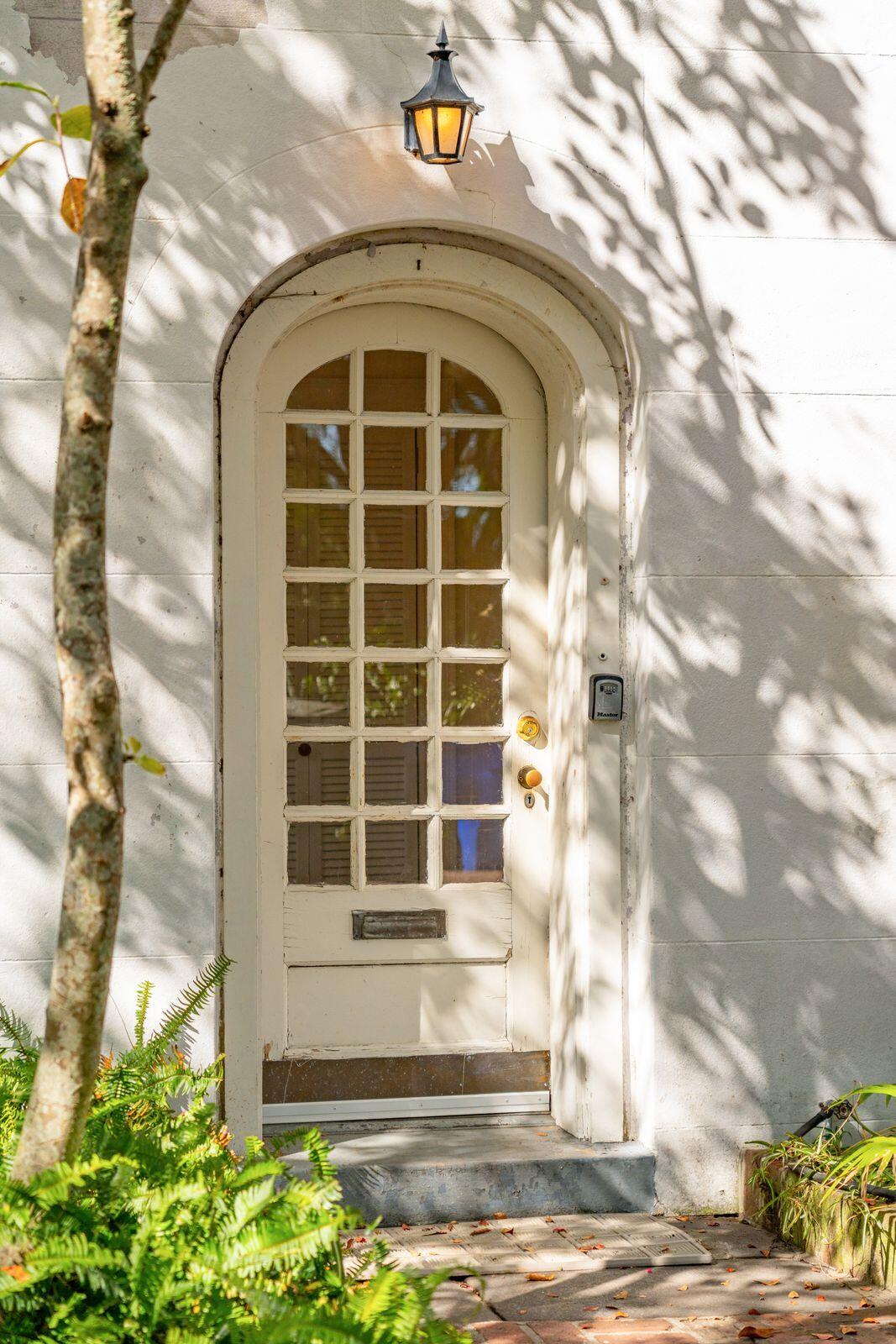 60 Hasell Street, Unit CARRIAGE RIGHT Charleston, SC 29401 - Photo 3 of 33 60HasellSt-KeenEyeMarketing-004