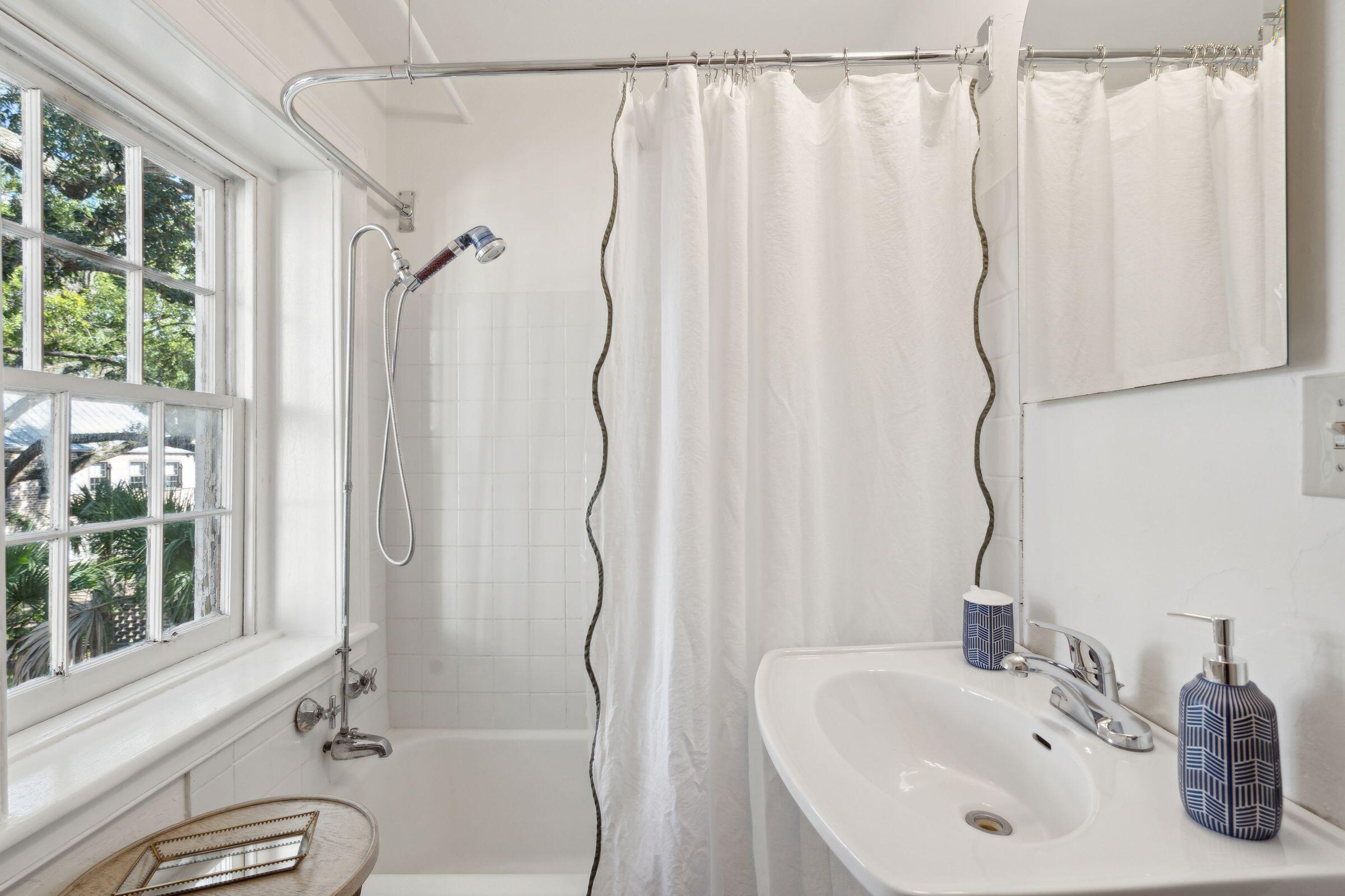 60 Hasell Street, Unit CARRIAGE RIGHT Charleston, SC 29401 - Photo 31 of 33 60HasellStUnitB-KeenEyeMarketing-068