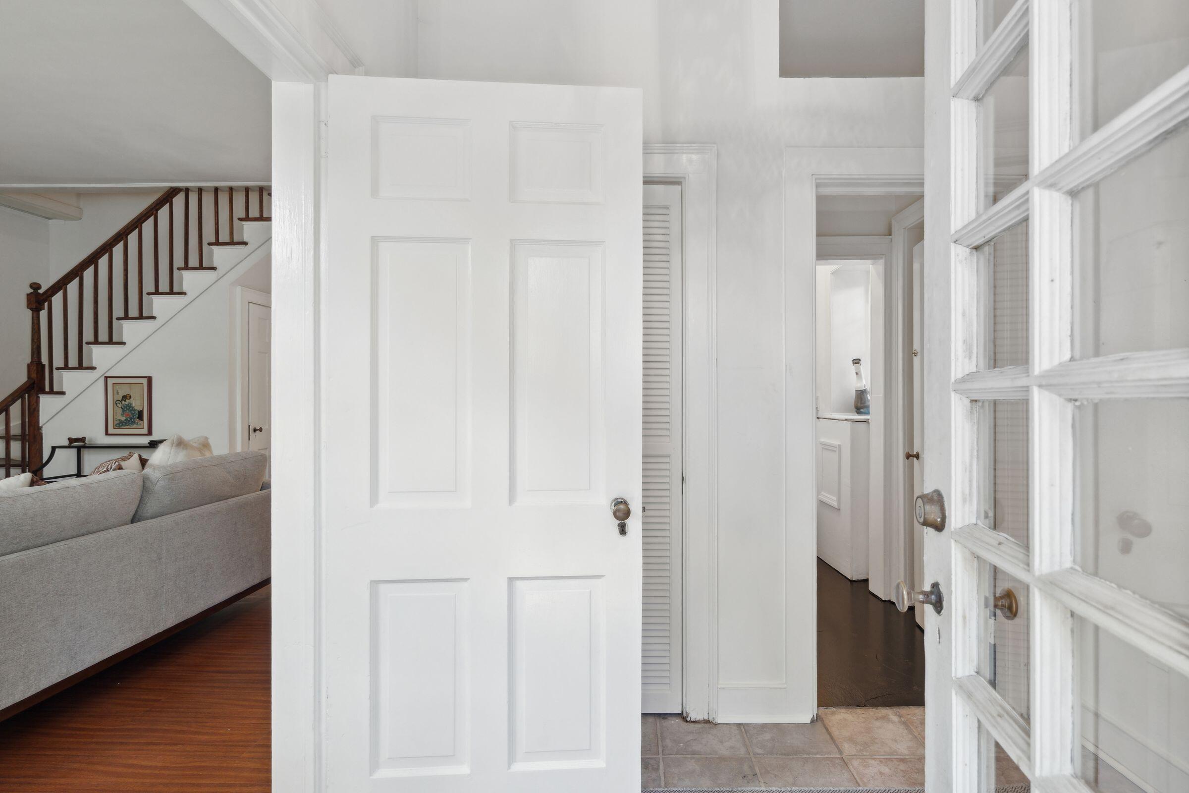 60 Hasell Street, Unit CARRIAGE RIGHT Charleston, SC 29401 - Photo 4 of 33 60HasellStUnitB-KeenEyeMarketing-041