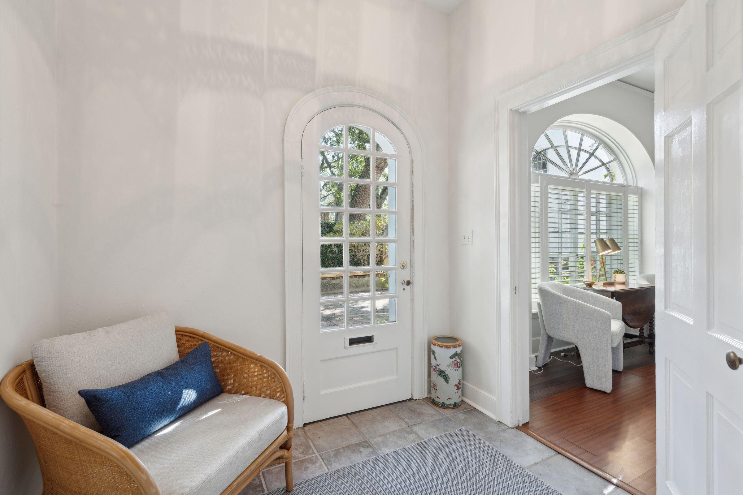 60 Hasell Street, Unit CARRIAGE RIGHT Charleston, SC 29401 - Photo 5 of 33 60HasellStUnitB-KeenEyeMarketing-042