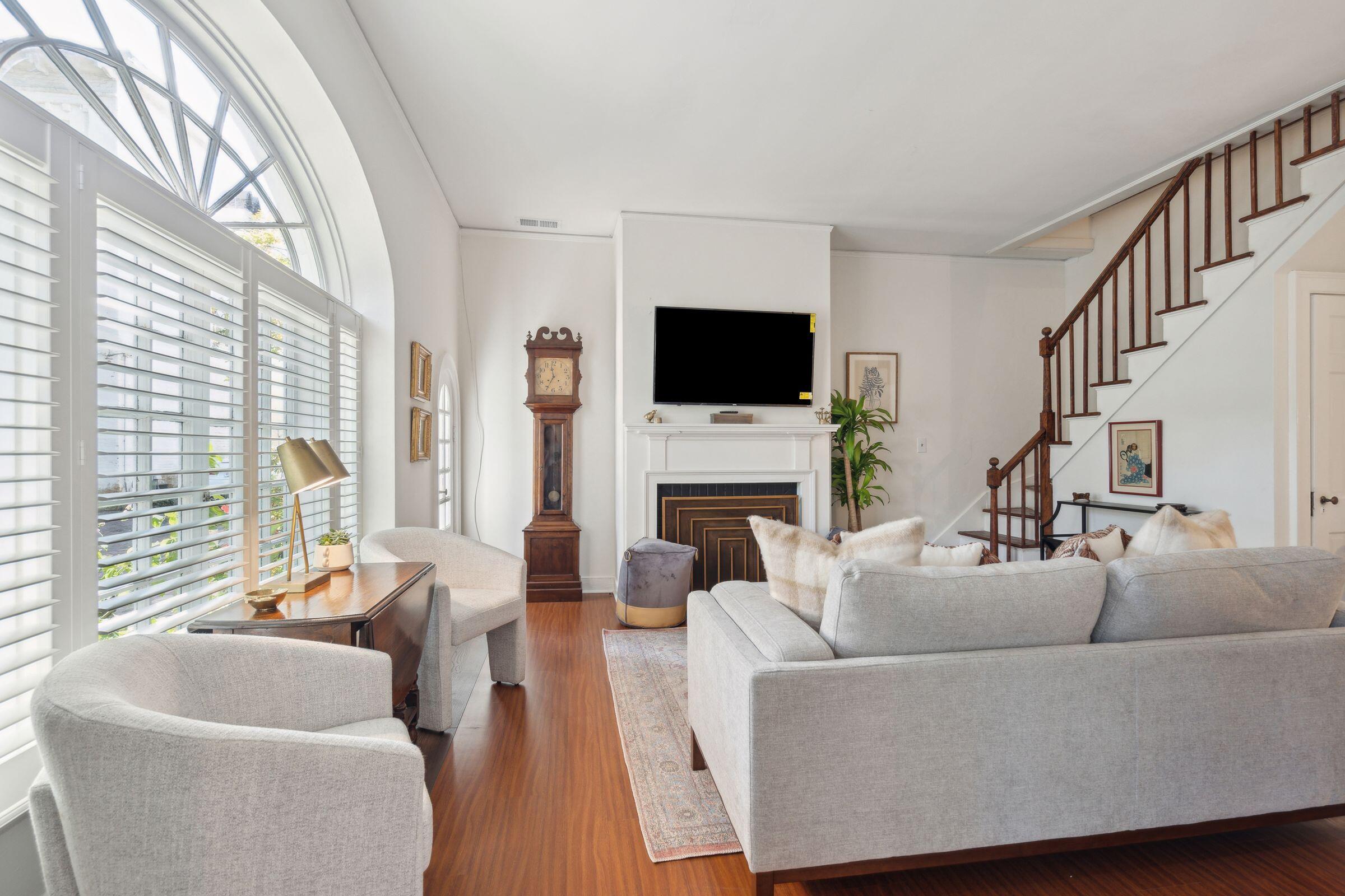 60 Hasell Street, Unit CARRIAGE RIGHT Charleston, SC 29401 - Photo 6 of 33 60HasellStUnitB-KeenEyeMarketing-043