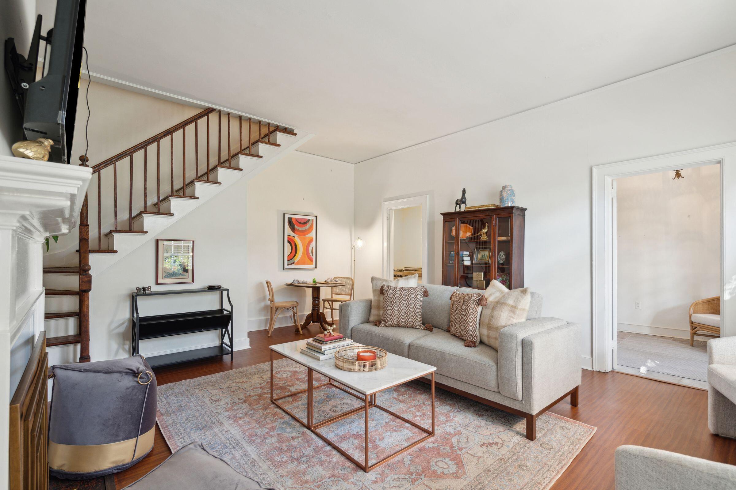 60 Hasell Street, Unit CARRIAGE RIGHT Charleston, SC 29401 - Photo 9 of 33 60HasellStUnitB-KeenEyeMarketing-046