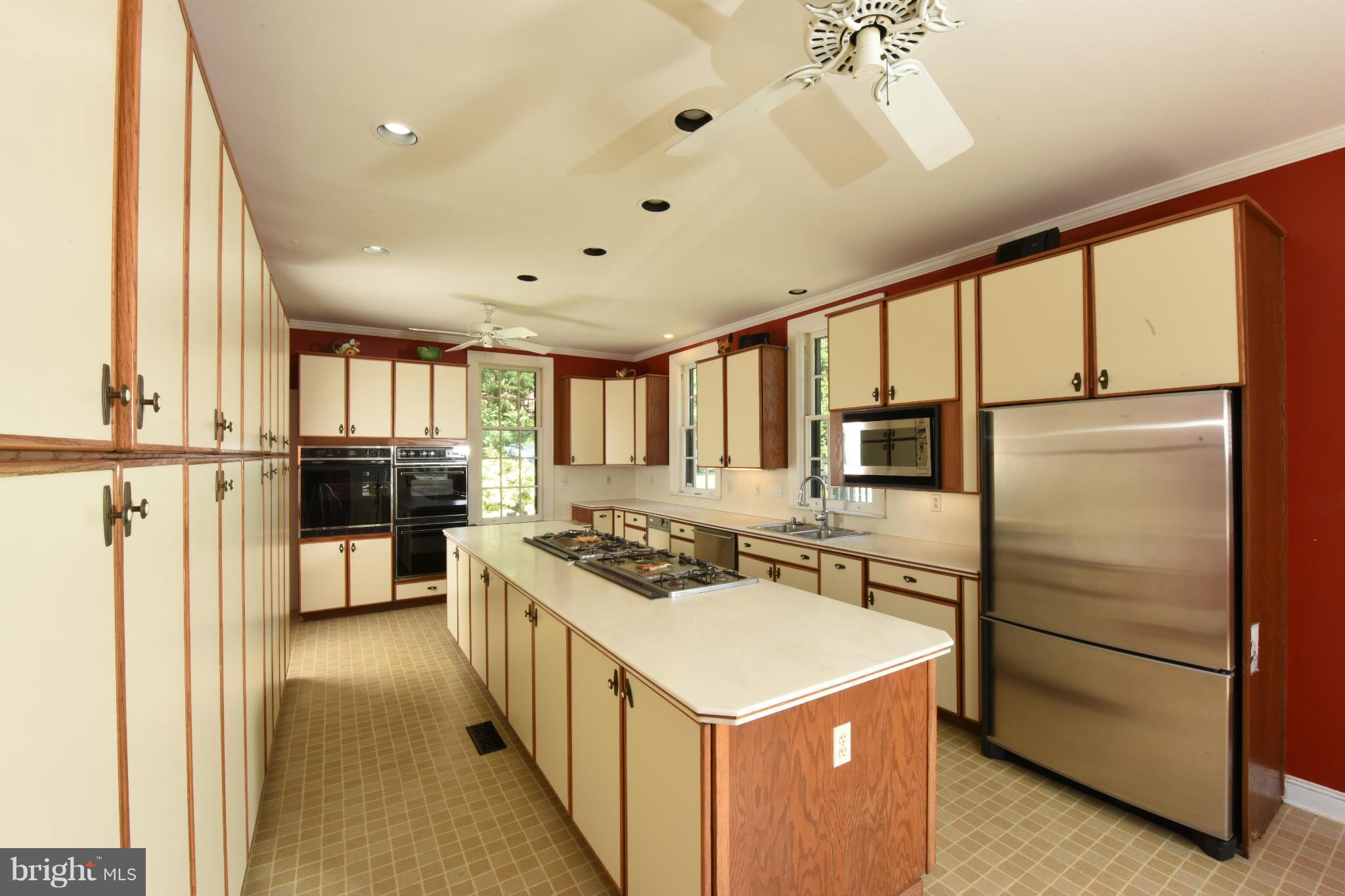 205 Wendover Road Baltimore, MD 21218 - Photo 15 of 30 Entertaining Kitchen with 3 Ovens, 2 Gas cooktops