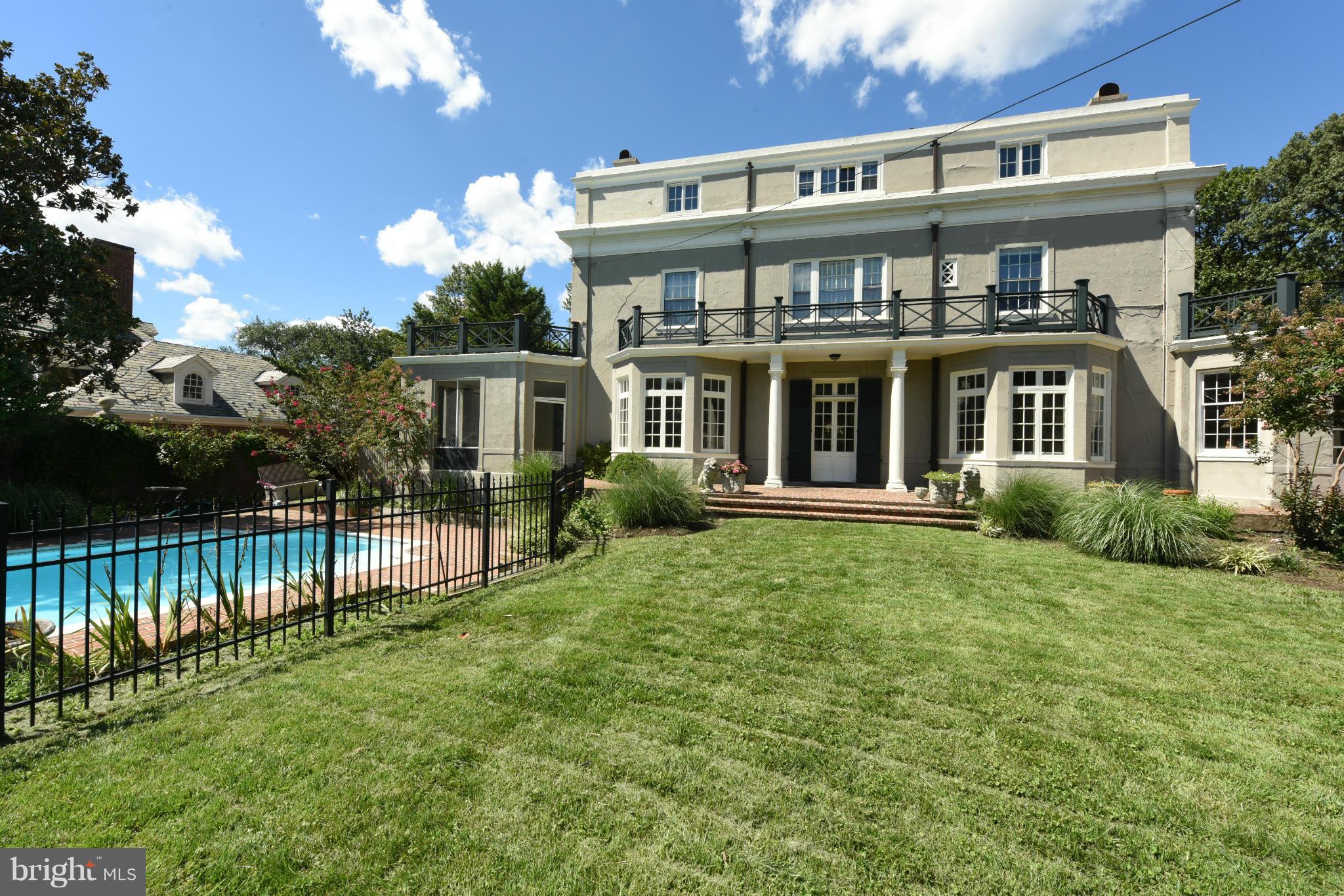 205 Wendover Road Baltimore, MD 21218 - Photo 26 of 30 Level yard is enjoyable space for all.
