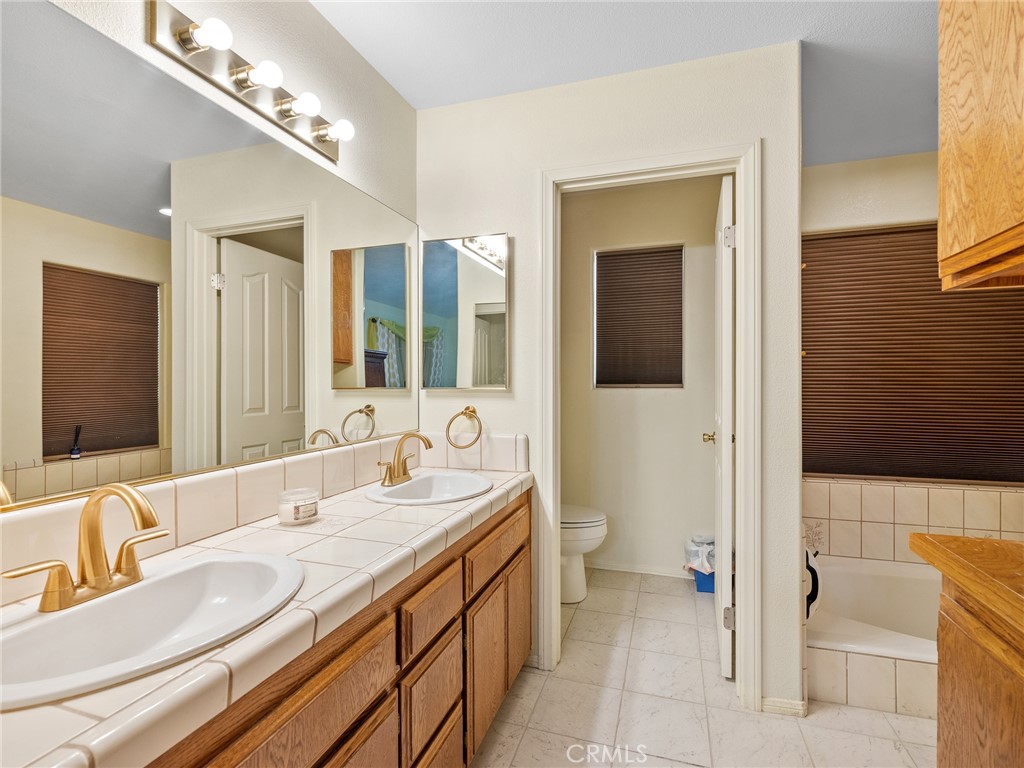 18668 Kamana Road Apple Valley, CA 92307 - Photo 25 of 35 primary bathroom