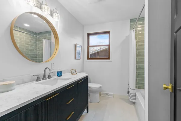 $1 | W377-s3527 School Section Lake Drive, Ottawa, WI 53118