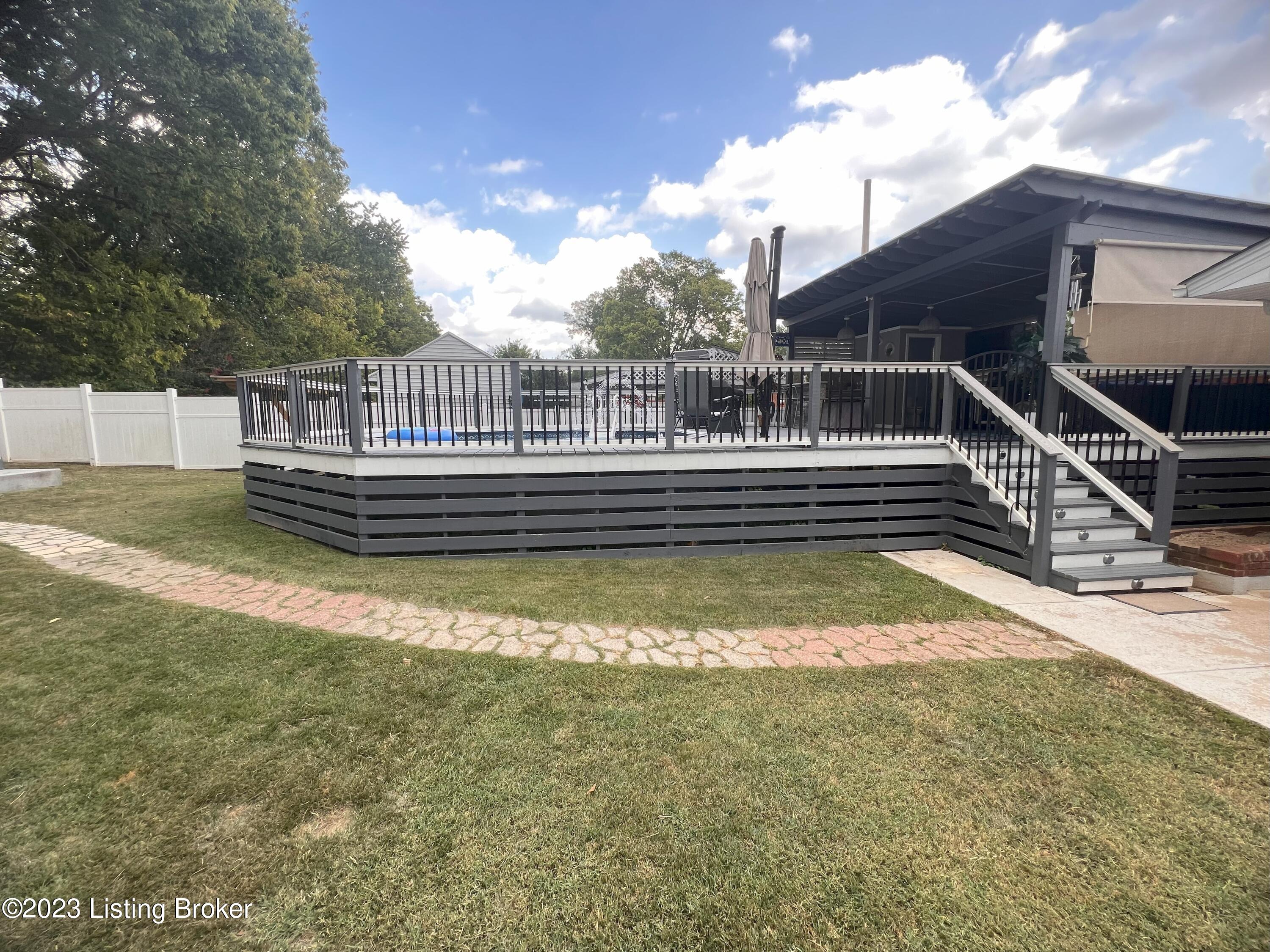 5307 Layne Road Louisville, KY 40219 - Photo 34 of 43 deck-