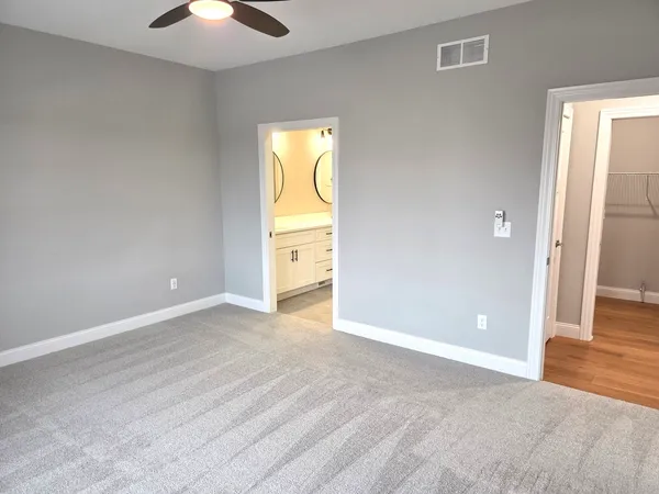 $389,900 | 3 Saint Ivans Circle, Bloomington, IL 61705