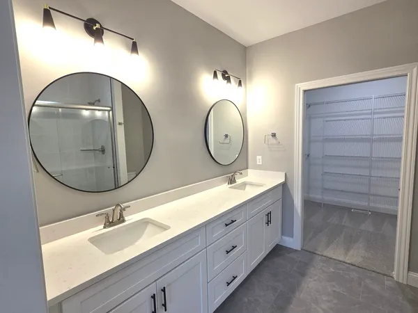 $389,900 | 3 Saint Ivans Circle, Bloomington, IL 61705